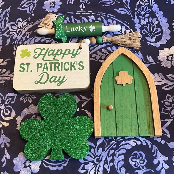 St.Patrick’s Day! ☘️ Bundle! Dish towels, door hangers, tray decor. ☘️💚☘️ - Picture 4 of 4